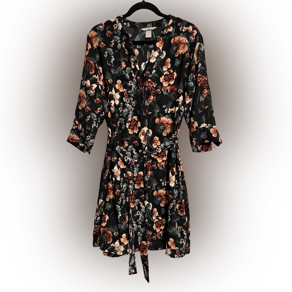 H&M Casual V-neck dress